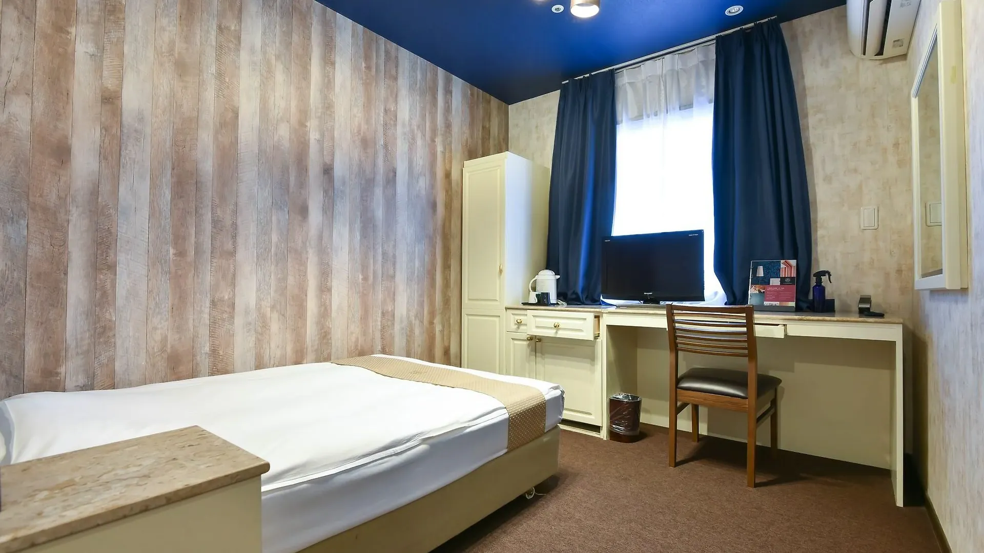 New Osaka Hotel Shinsaibashi 3*,  Japan